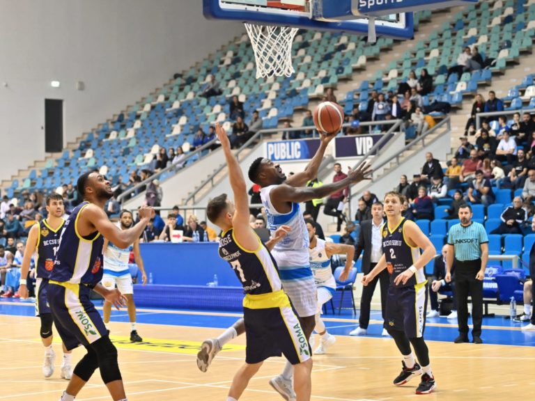 Baschet / SCMU Craiova a „dat de pământ“ cu CSU Sibiu