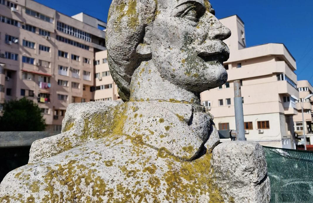 statuie magheru 1 Statuia se află pe strada Popa Șapcă din Târgu Jiu
