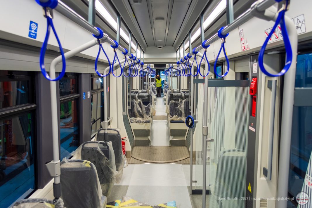 Primul tramvai produs de Pesa pentru transportul public în comun din Craiova este gata