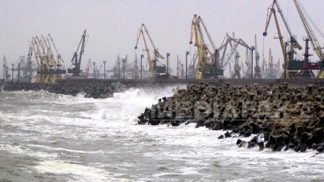 Vântul puternic închide porturile de la Marea Neagră