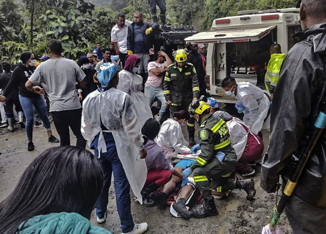 Alunecarea de teren s-a produs într-o zonă izolată şi muntoasă a municipalităţii Pueblo Rico, a anunţat Apărarea Civilă