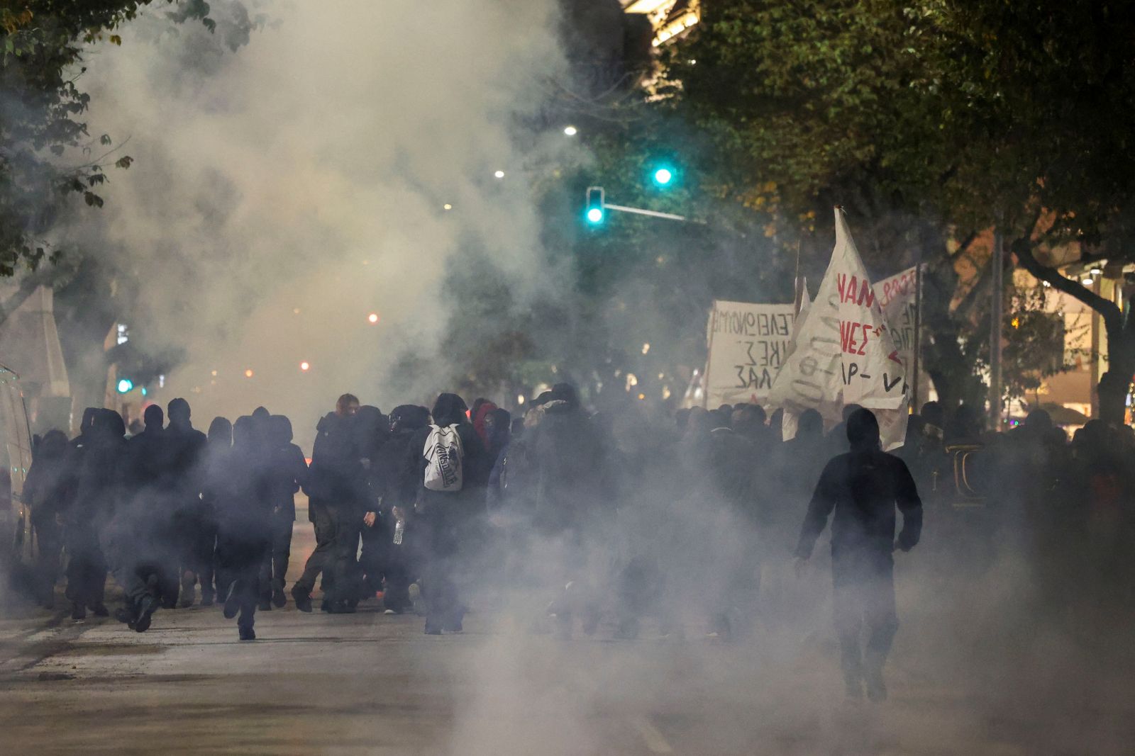 Proteste la Salonic şi Atena după ce un adolescent a fost împuşcat de poliţie