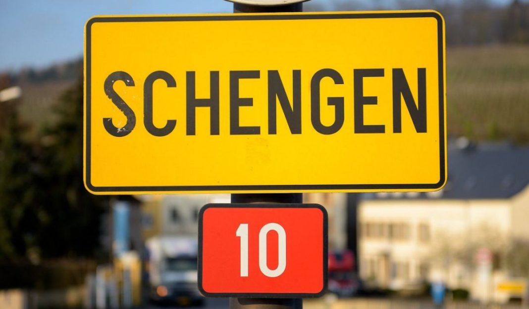 România, Bulgaria şi Croaţia pot intra în Schengen, subliniază Comisia Europeană