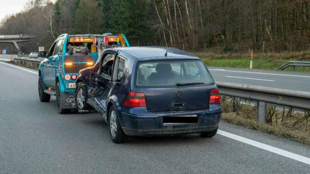 Băiatul era cunoscut de polițiști, el fiind acuzat de mai multe ori de furt și trafic de droguri