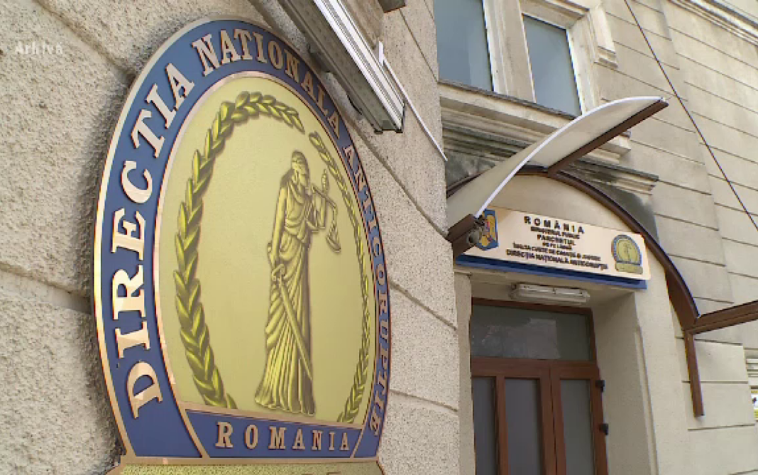 Director din Ministerul Educaţiei, trimis în judecată de DNA pentru luare de mită