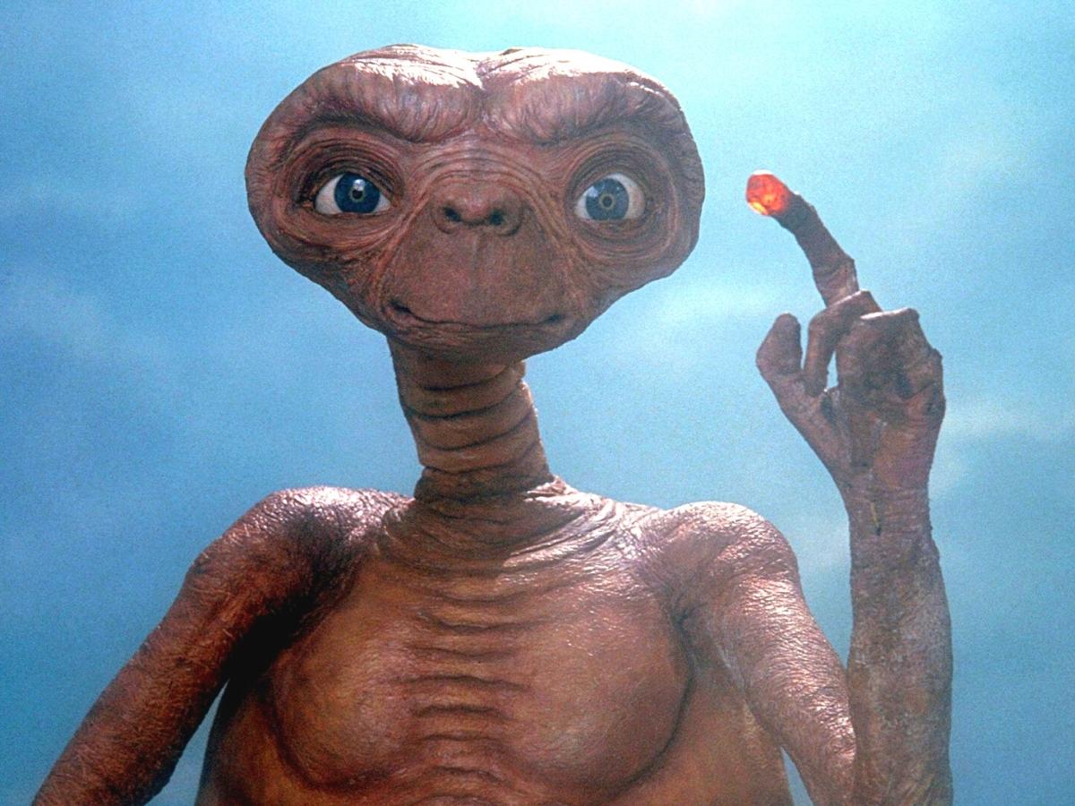 Robotul din filmul „E.T.” va fi vândut la licitaţie