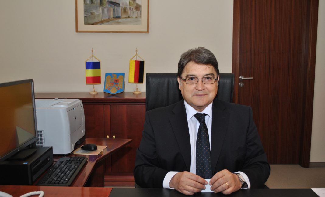 Ambasadorul extraordinar și plenipotențiar al României în Republica Austria, Emil Hurezeanu, a fost chemat în țară pentru consultări