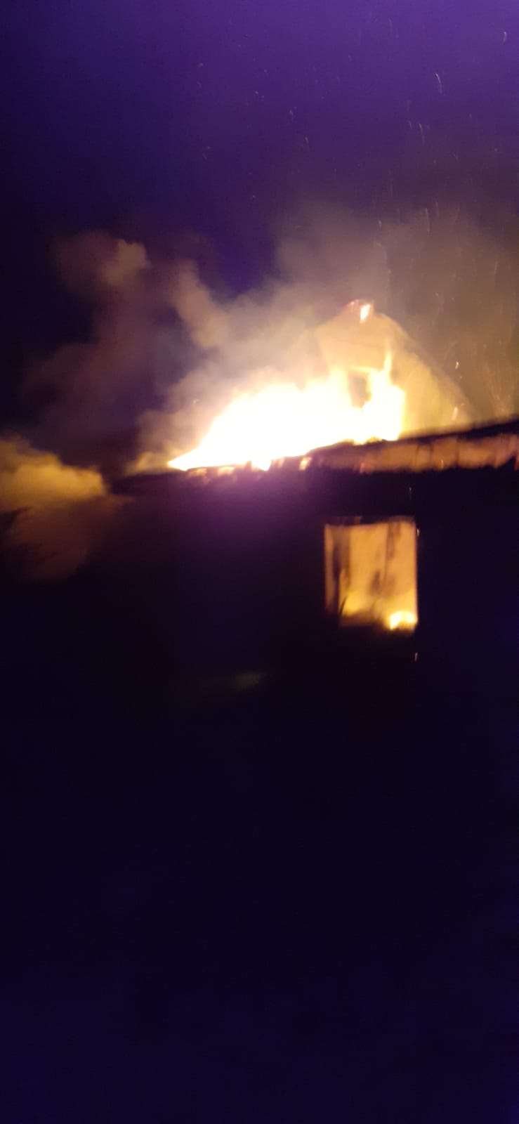 O casă din Olt a ars din temelii din cauza instalației electrice