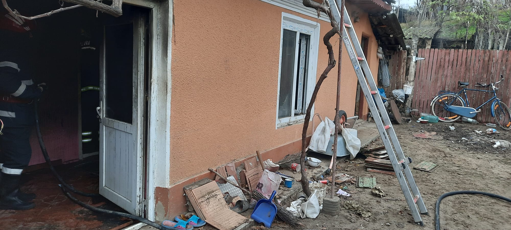 Olt: Doi morți, într-un incendiu izbucnit la o locuință din comuna Ianca