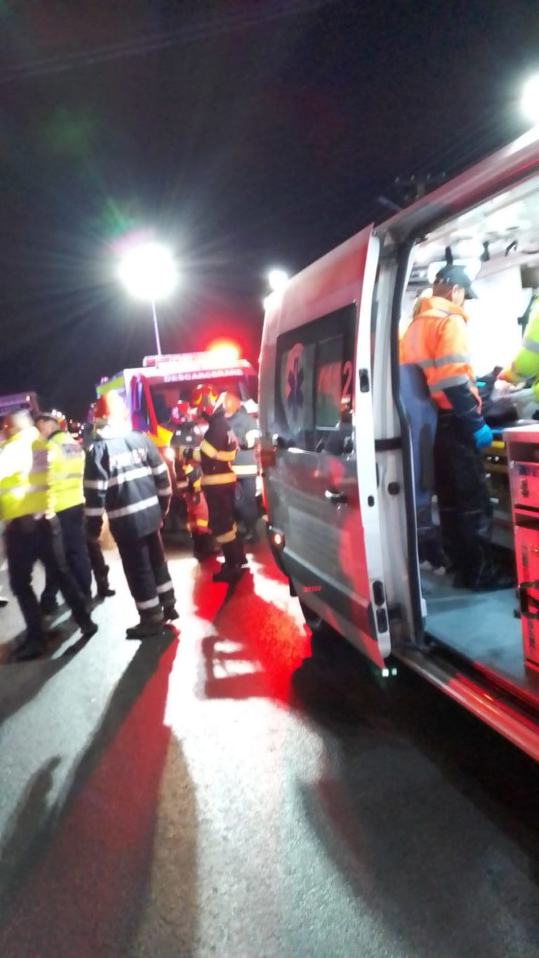 (VIDEO) Vâlcea: Un adolescent a murit și alți doi au fost răniți într-un accident în Băbeni