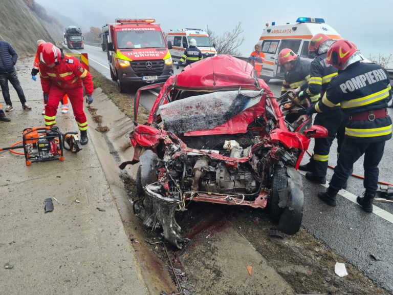 (VIDEO) Accident cu doi morți și un rănit pe DN6, în Mehedinți