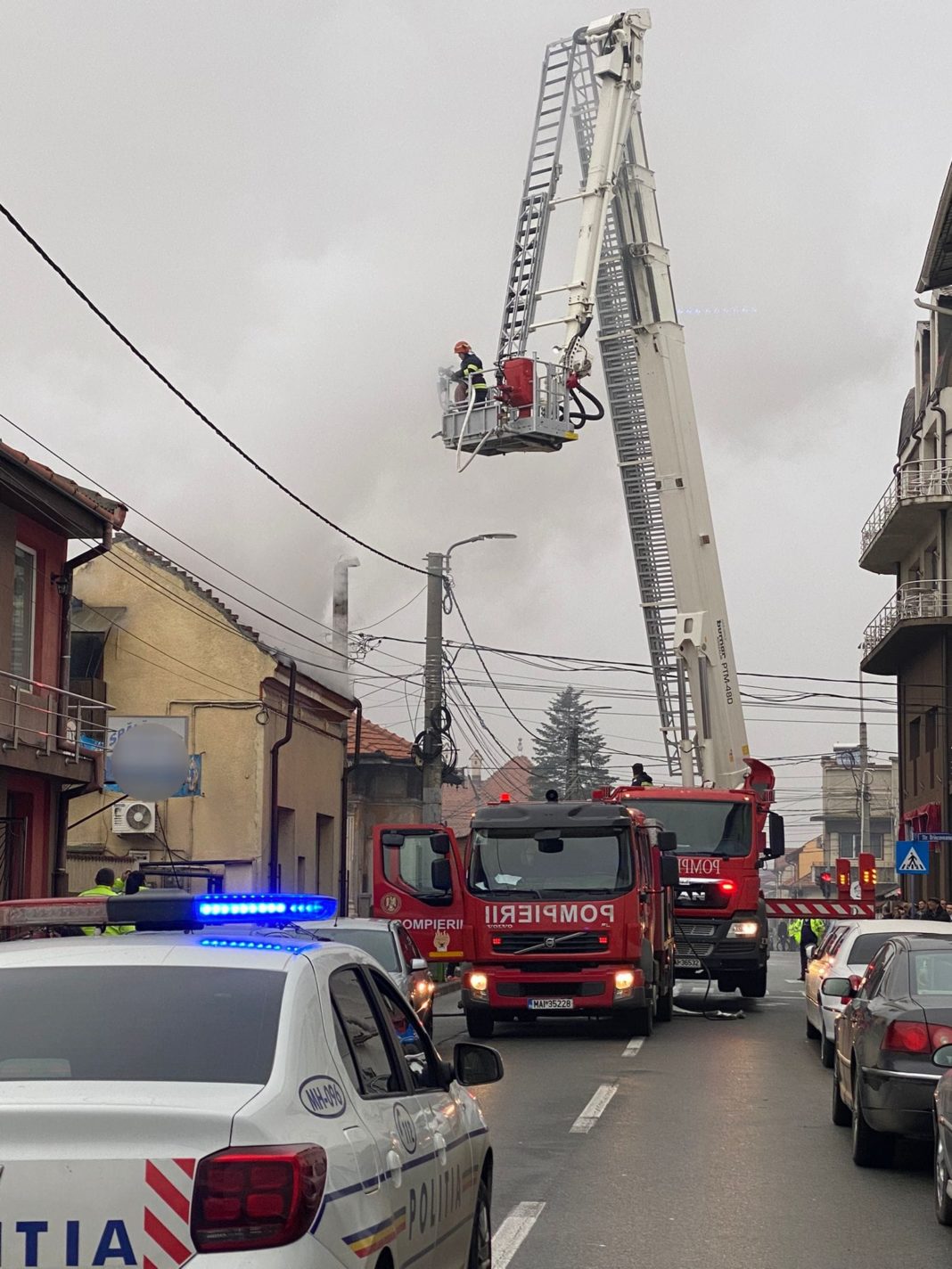 Pompierii au stins incendiul în limitele găsite, nefiind înregistrate victime