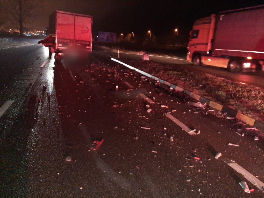 Mehedinţi: O autoutilitară și o mașină, implicate într-o coliziune