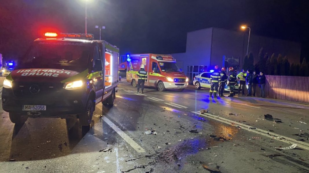 Accident între un autobuz şi un microbuz