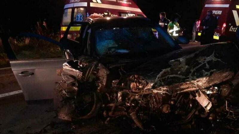 Șase răniți, dintre care patru copii, într-un accident între trei mașini