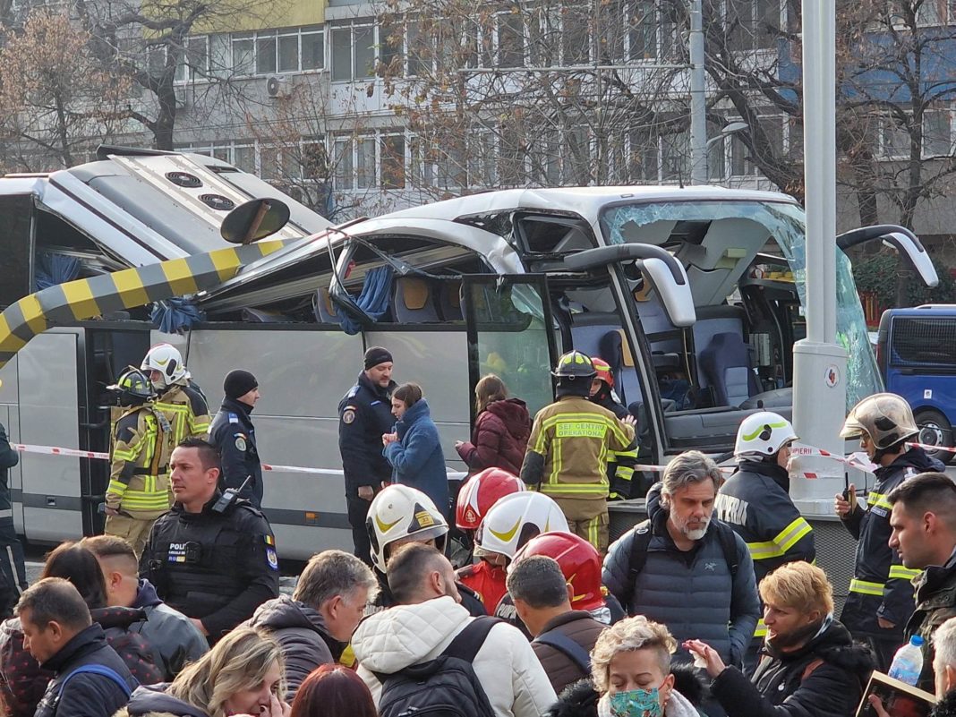 Accidentul de la pasajul Unirii s/a soldat cu 21 de răniți. Astăzi vor fi externați cinci (Foto: Libertatea)