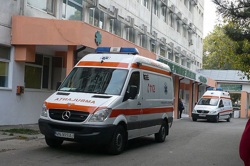 Angajată de la Ambulanţa Vrancea, pălmuită de o colegă după o ceartă