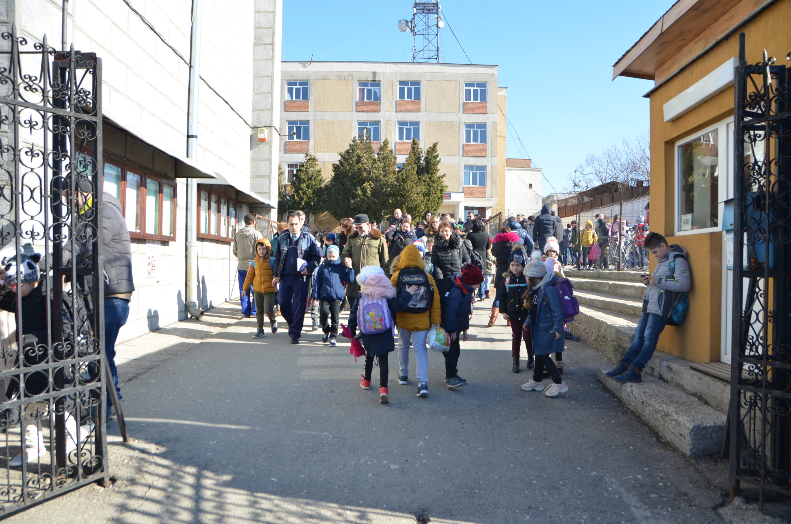 Şcolile din Craiova au solicitat au solicitat suplimentarea numărului de burse sociale