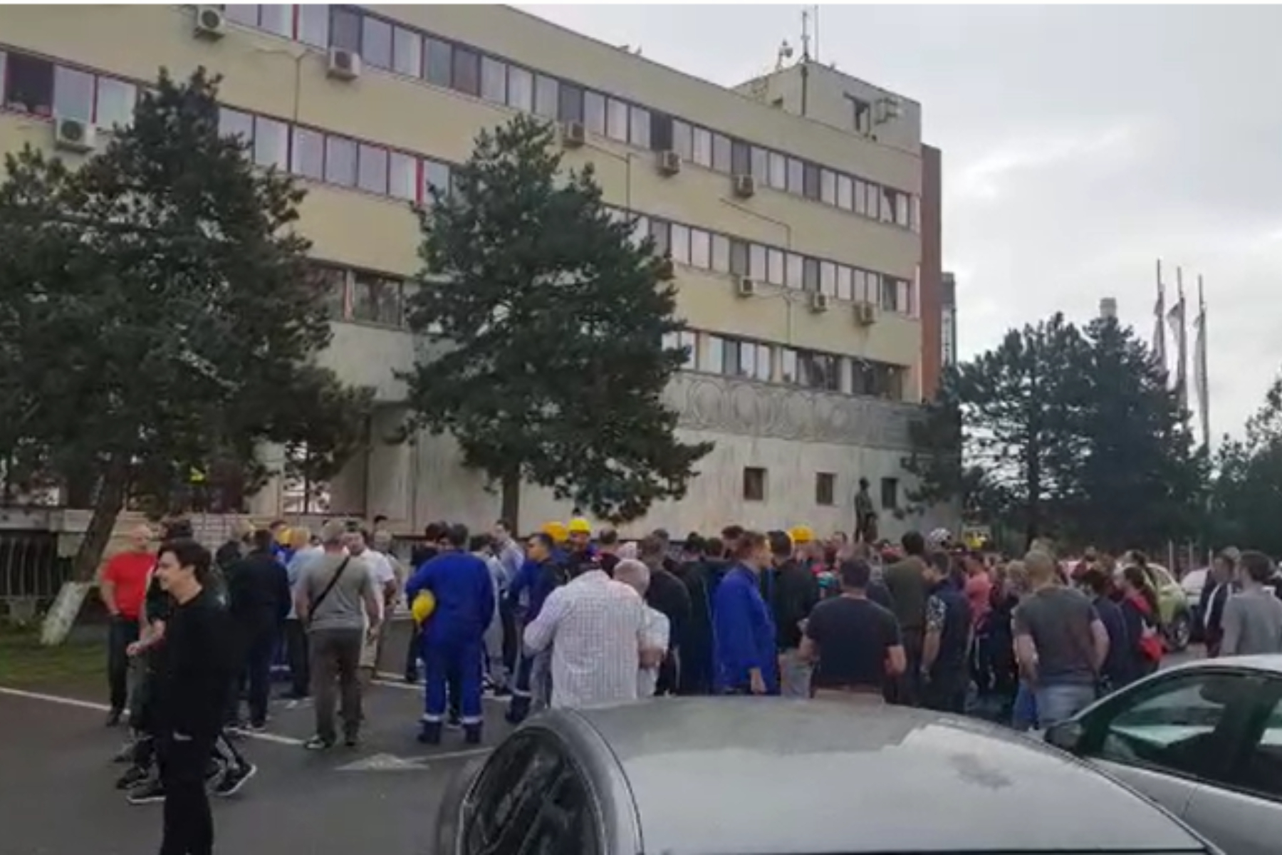 Protestatarii sunt nemulțumiți că cei din conducere resping negocierea cu sindicatul care a cerut majorarea drepturilor salariale