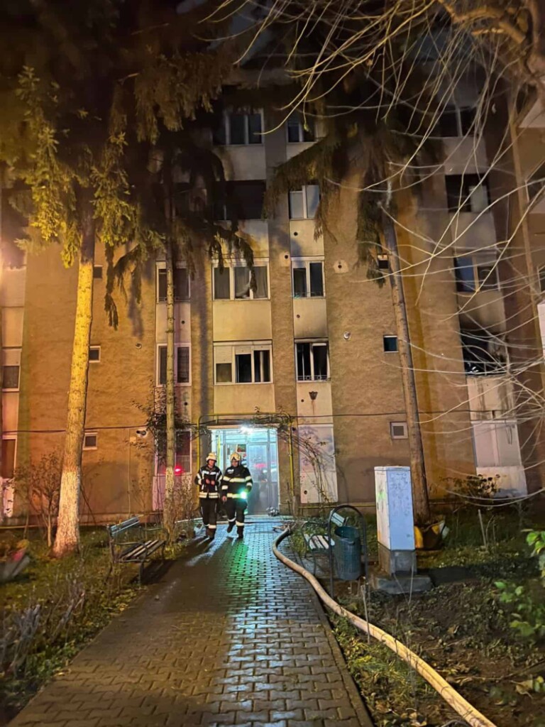 Cauza şi împrejurările producerii incendiului sunt în curs de stabilire