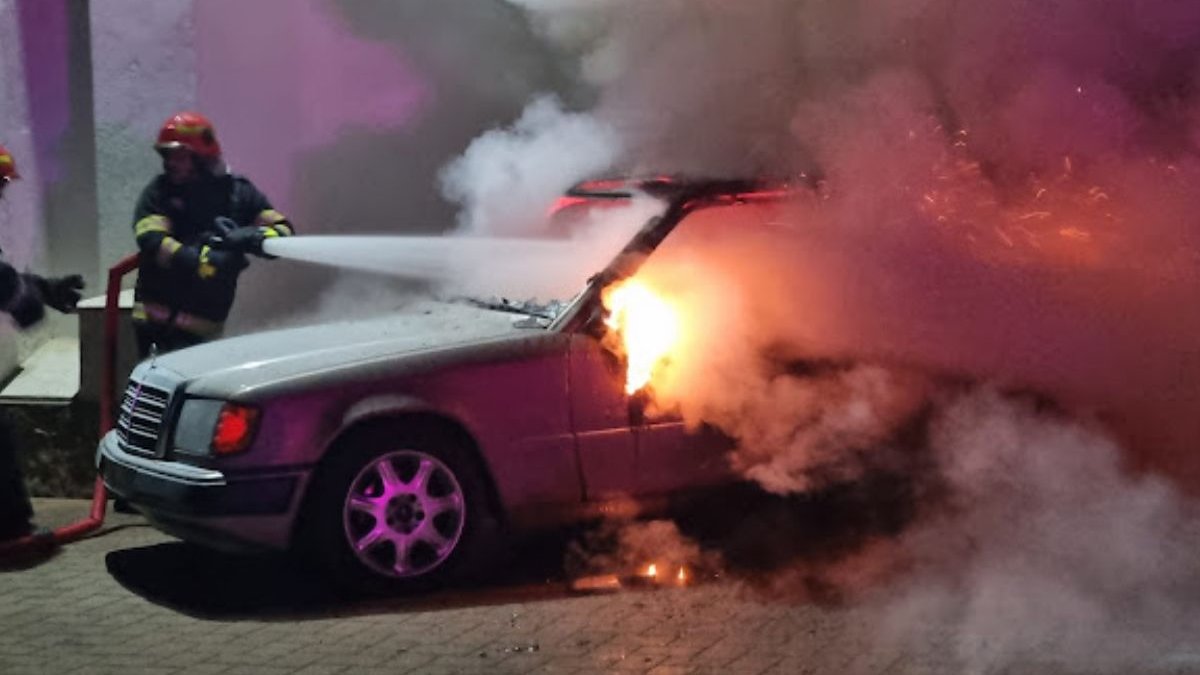 Trei maşini incendiate intenţionat într-o săptămână, la Rădăuţi
