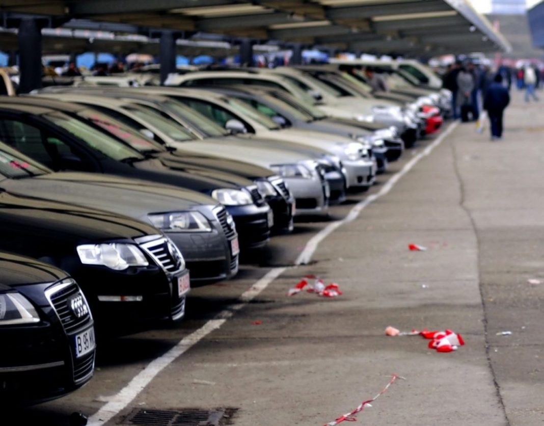 Samsari de mașini acuzați că au dat „țepe” de 250.000 de euro