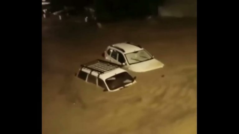 (VIDEO) Ploile torenţiale au făcut prăpăd în Antalya