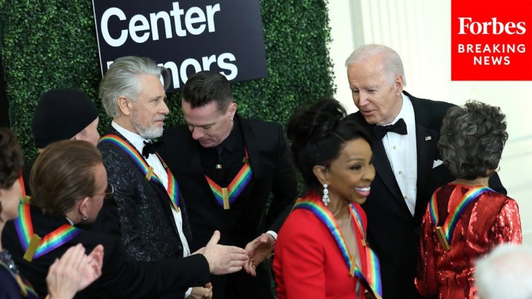 (VIDEO) George Clooney, Amy Grant, Gladys Knight, U2, printre premianții Kennedy Center Honors