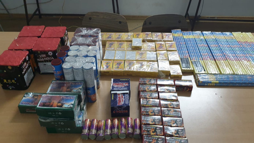 Aproape 2,5 tone de articole pirotehnice, confiscate de polițiști în ultimele trei zile