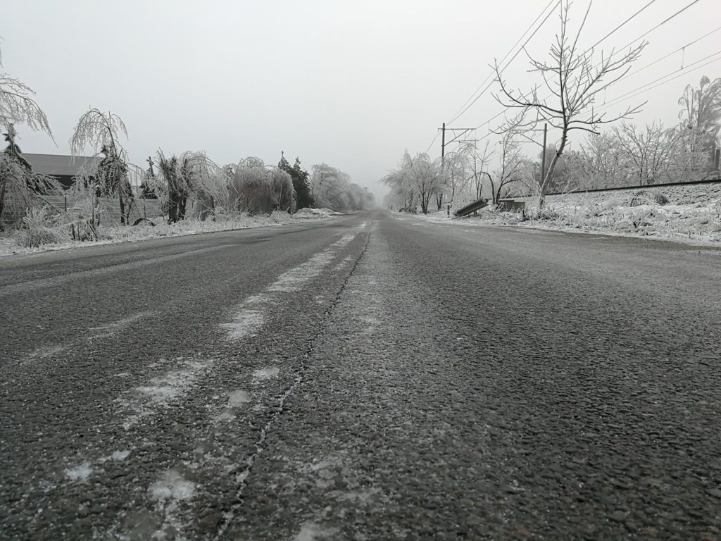 Două zile de lapoviţă, ninsoare şi intensificări ale vântului în întreaga ţară