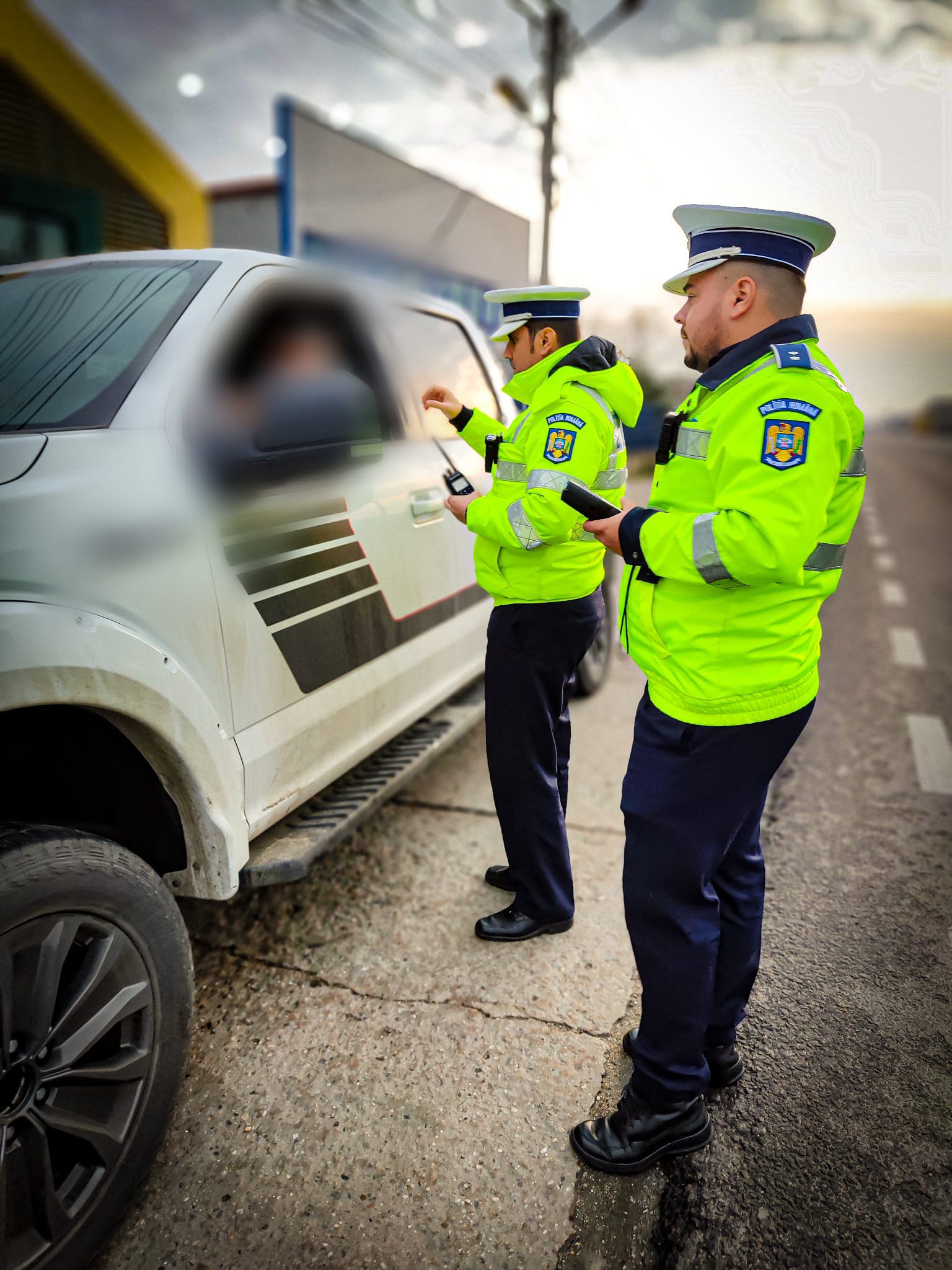 Poliţiştii vâlceni, la datorie şi în weekend