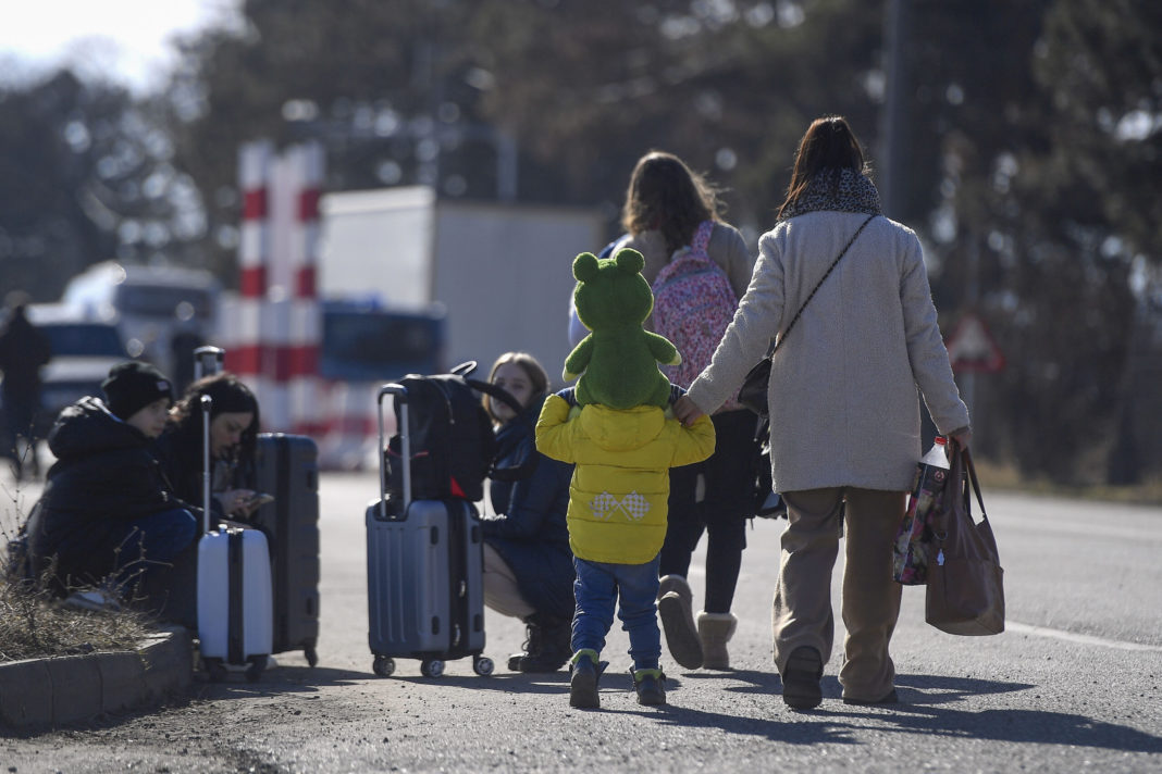 Scad ajutoarele acordate românilor care găzduiesc refugiaţi ucraineni