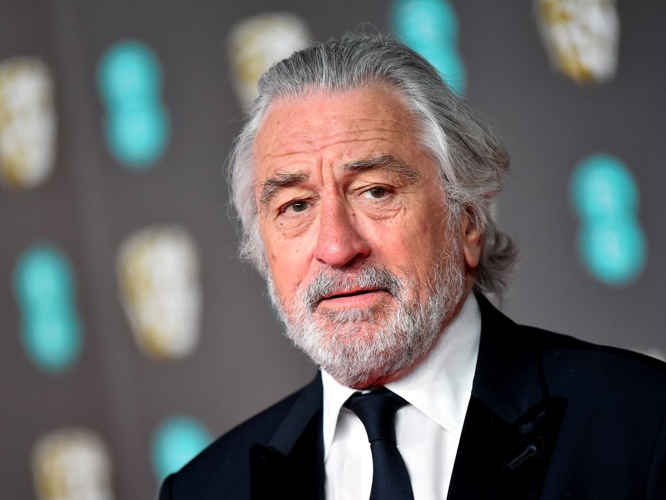 Roberto de Niro, jefuit de cadourile de sub brad