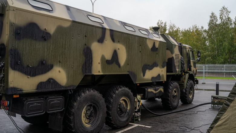 Estonia a donat o saună mobilă armatei ucrainene