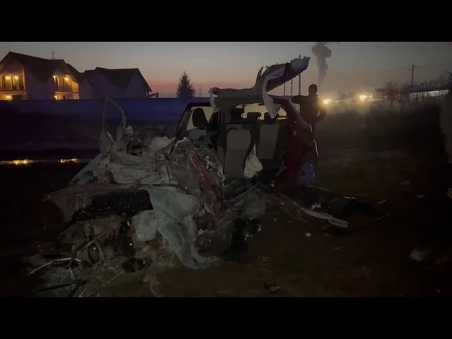 (VIDEO) Patru vehicule, implicate într-un accident rutier cu două victime la Bâlteni