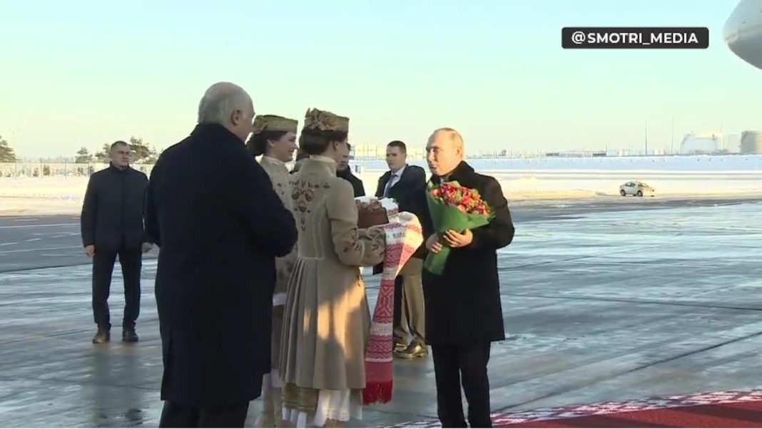 Putin a aterizat la Minsk pentru discuții cu Lukașenko