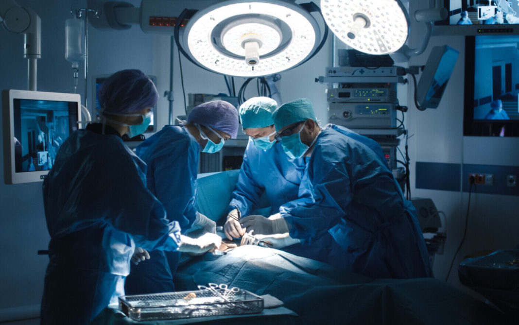 Un băiat și-a băgat un termometru în organul genital