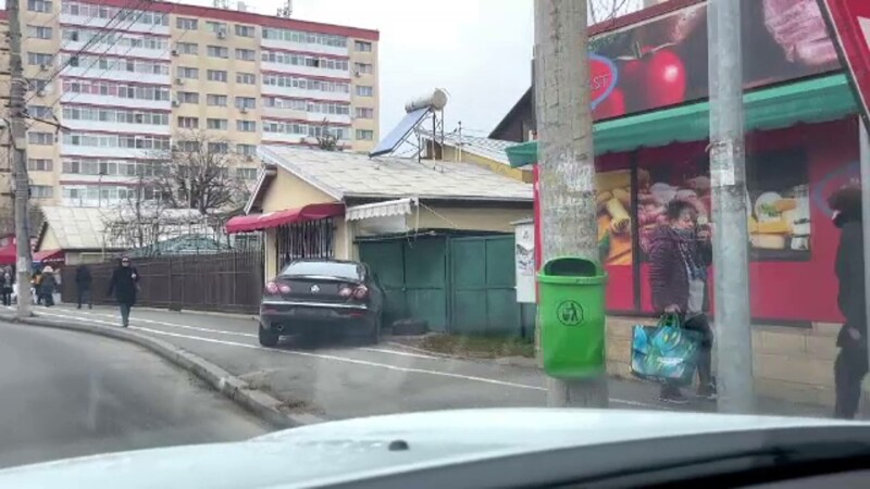 Un șofer beat a intrat cu maşina în peretele unui magazin