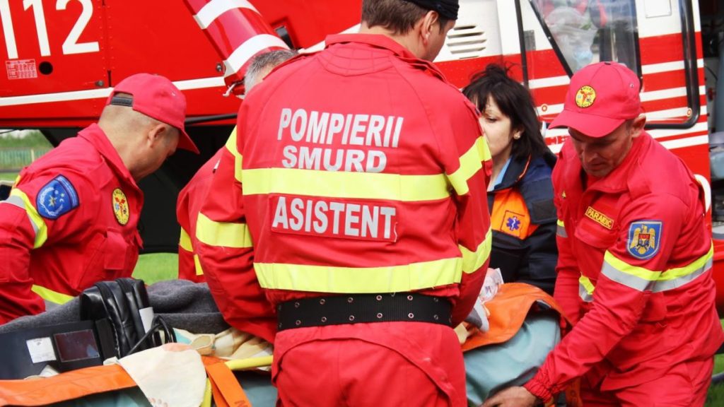 Vâlcea: Minoră accidentată grav pe DN 67