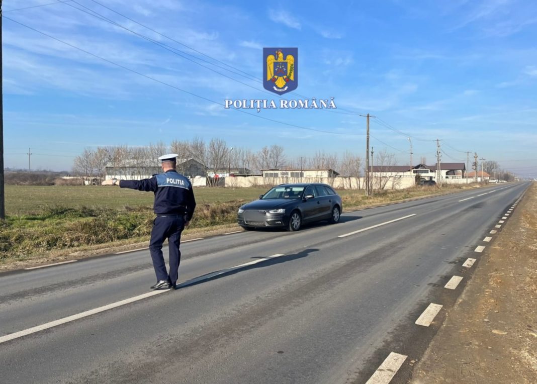 Polițiștii le-au reținut permisul de conducere, în vederea suspendării exercitării dreptului de a conduce autovehicule pe drumurile publice, pentru o perioadă de 90 de zile