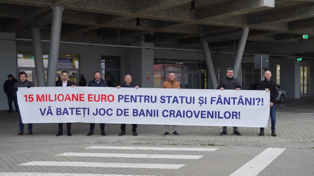 Protest înainte de ședința CL Craiova. Motivul: fântânile arteziene