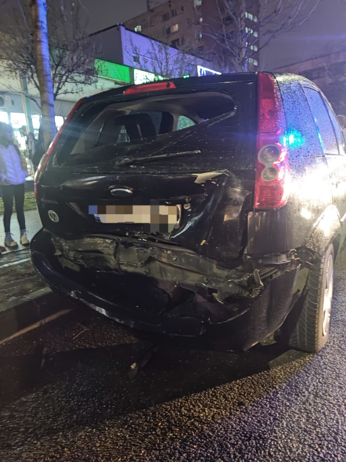 Mehedinţi: Femei rănită într-un accident între trei maşini