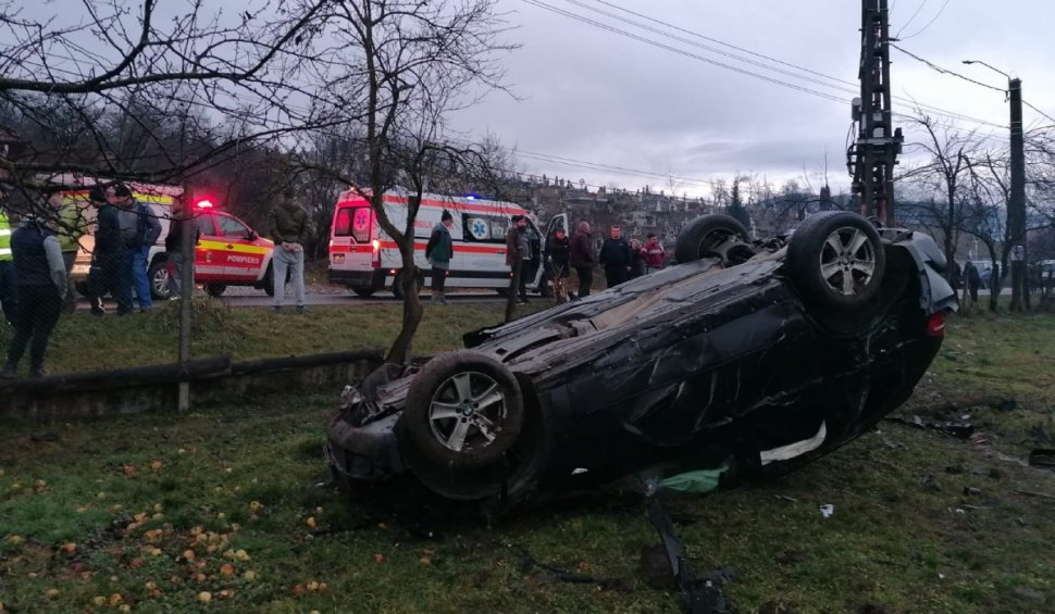 Un copil şi mama lui, băgaţi în spital de o şoferiţă vitezomană