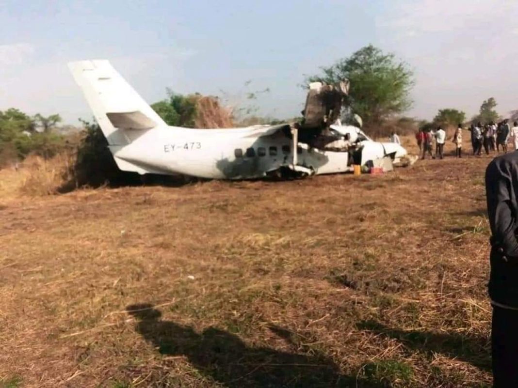 Un avion cu cinci oameni la bord s-a prăbușit imediat după decolare