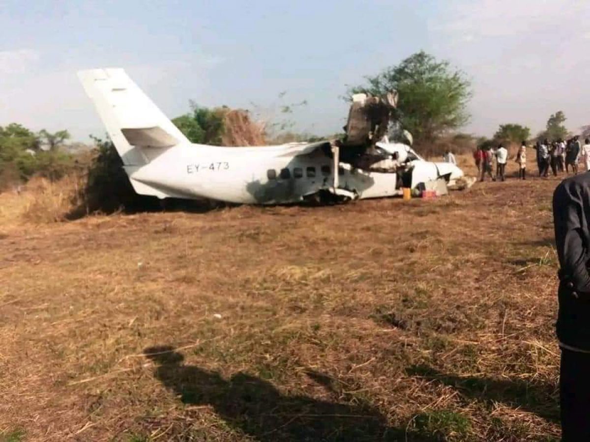 Un avion cu cinci oameni la bord s-a prăbușit imediat după decolare