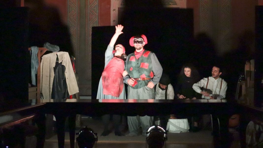 Actorii Teatrului din Târgu Jiu merg la Carnavalul de la Veneția