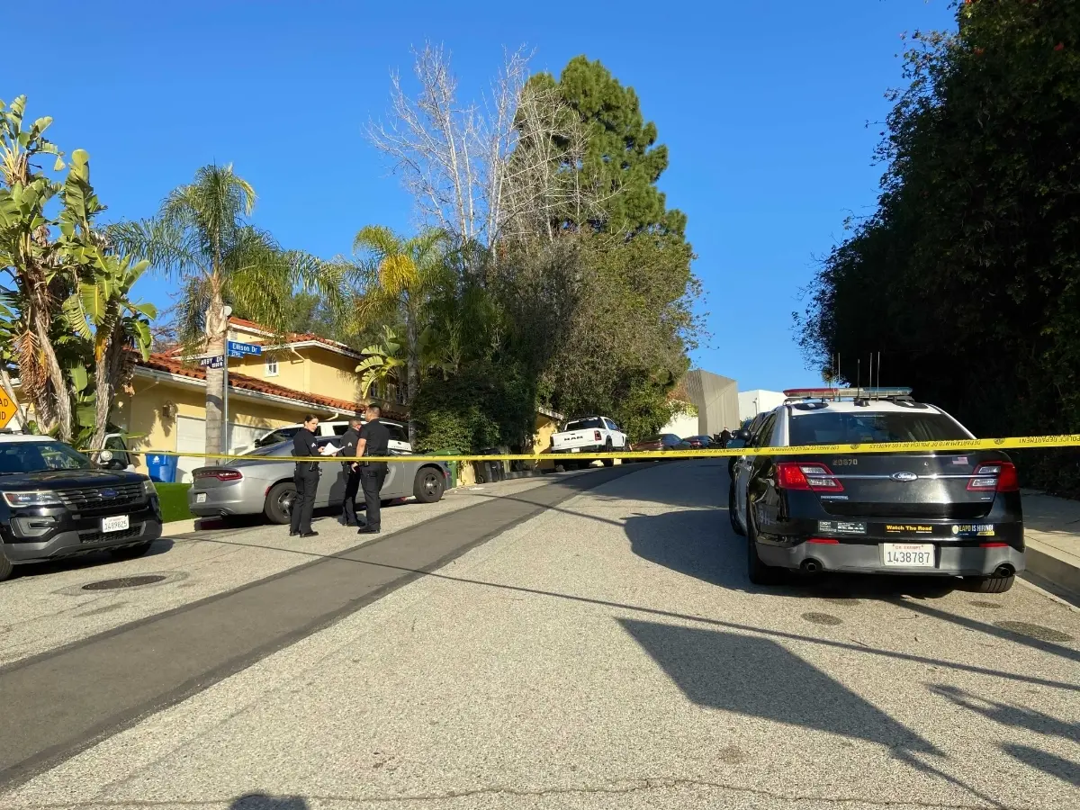 Trei morţi şi patru răniţi într-un atac armat la Los Angeles