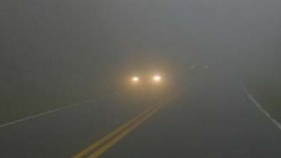 Vizibilitate redusă din cauza ceţii pe multe drumuri