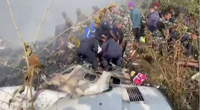 Un avion cu 72 de persoane la bord s-a prăbușit duminică în Nepal
