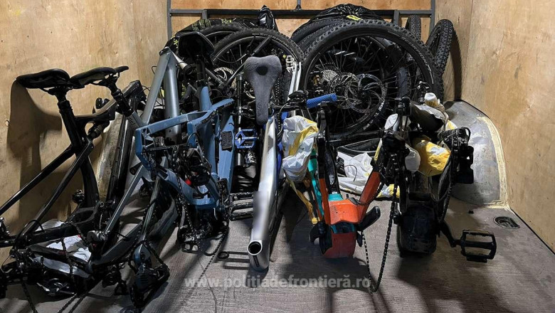 Şase biciclete furate din Elveția, găsite la vamă în dubiţa unui ucrainean